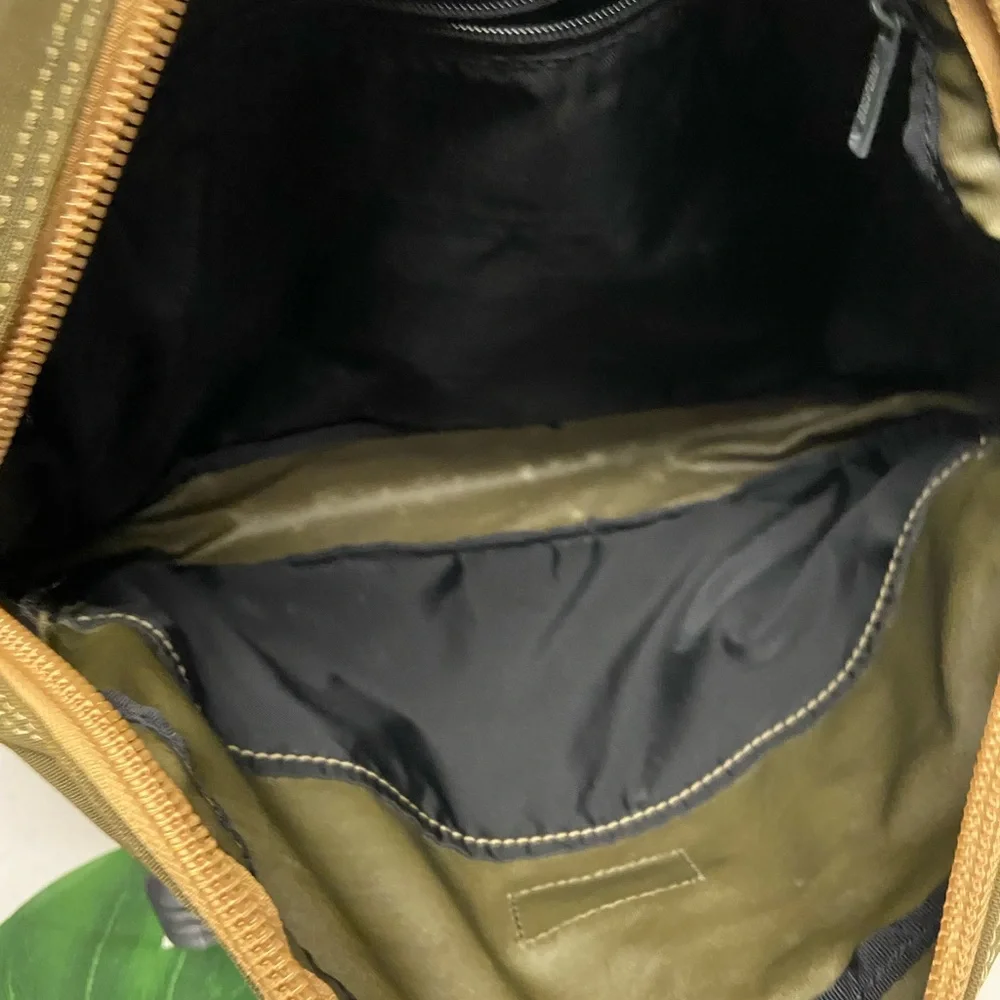 - Hedgren Camo Green Messenger Satchel Unisex Outdoor Bag